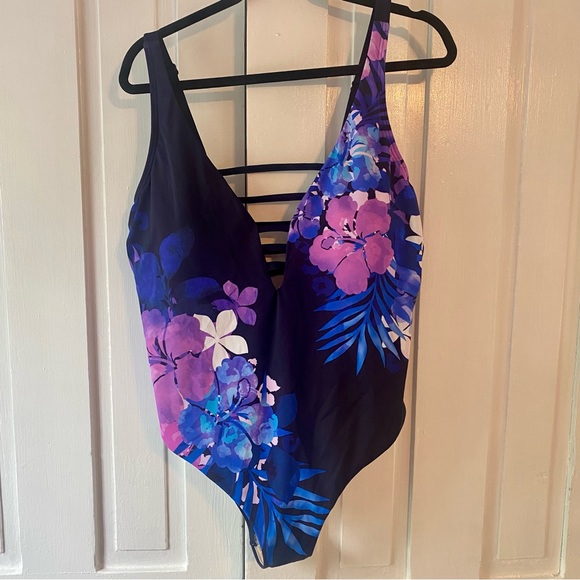 Strappy Plunge One Piece Swimsuit - Picture 2 of 10